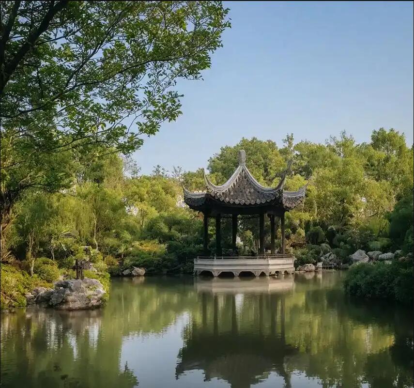 龙湖区秋烟餐饮有限公司